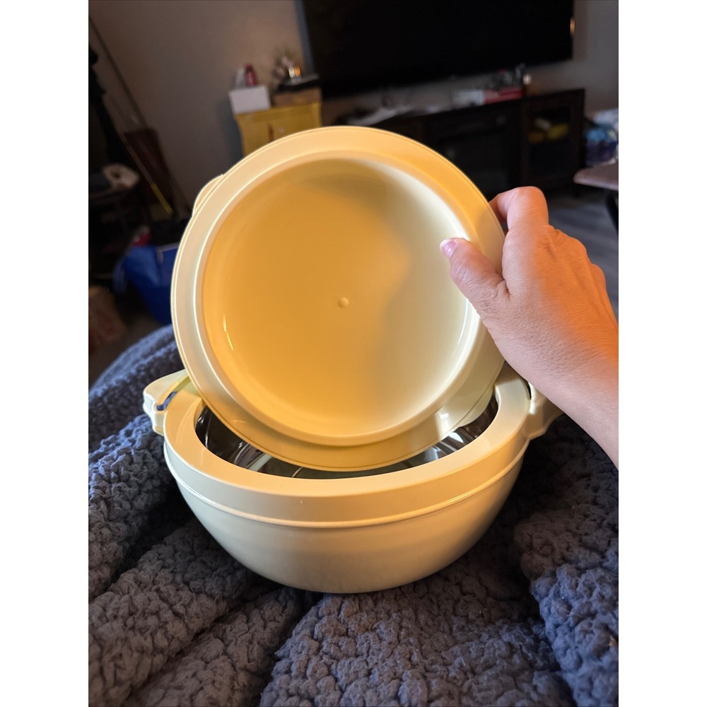 Vintage InDit Insulated Hot Pot Casserole Dish Locking Lid Cream Excellent Cond